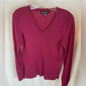 Katherine Barclay extra fine Merino Wool fuchsia long sleeve v neck sweater sml